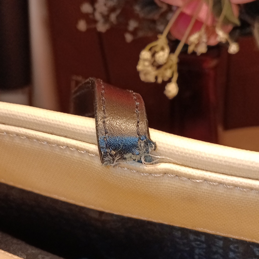 Kate Spade handbag. - Picture 2 of 2